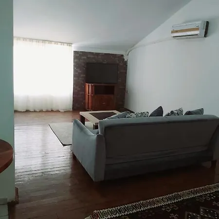 Old Greek House Daire